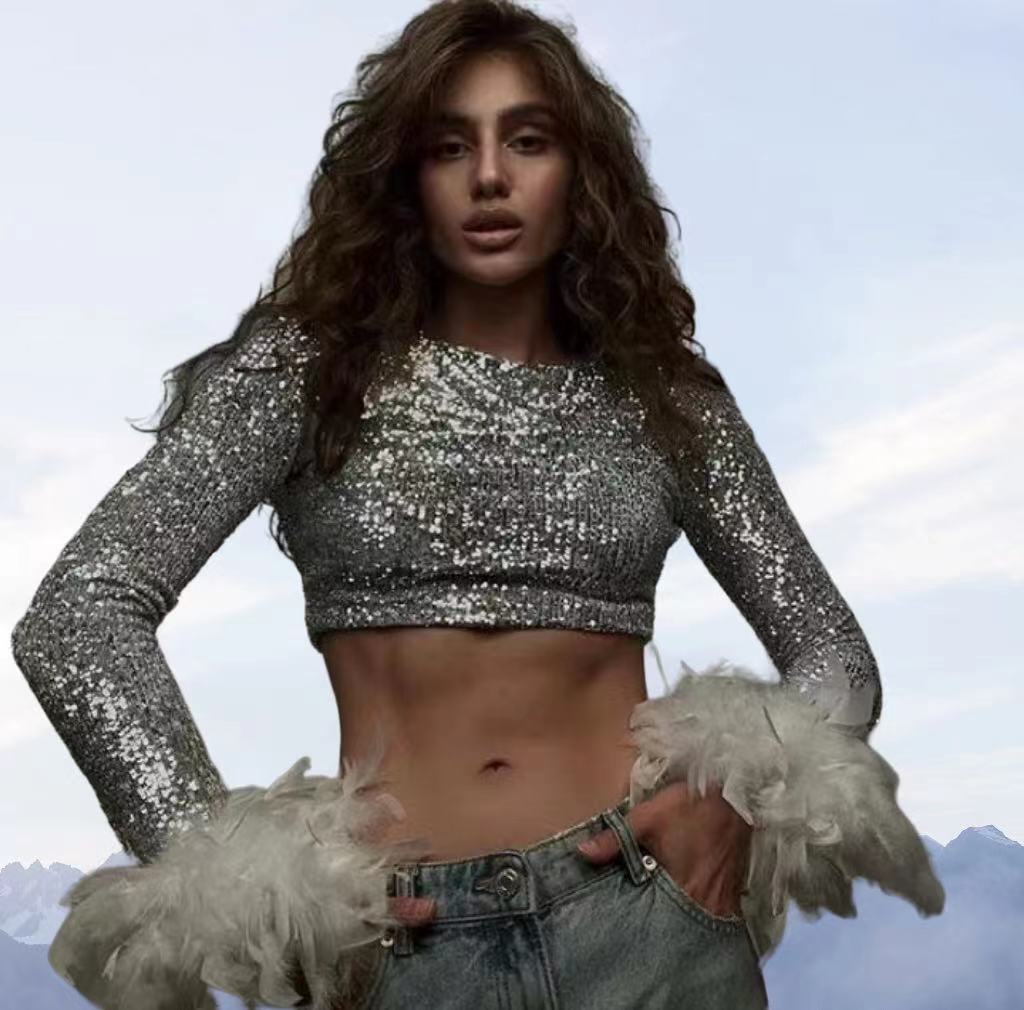 Damen Cropped Oberteil mit funkelndem Paillettenbesatz und fluffigen Ärmelbündchen EB