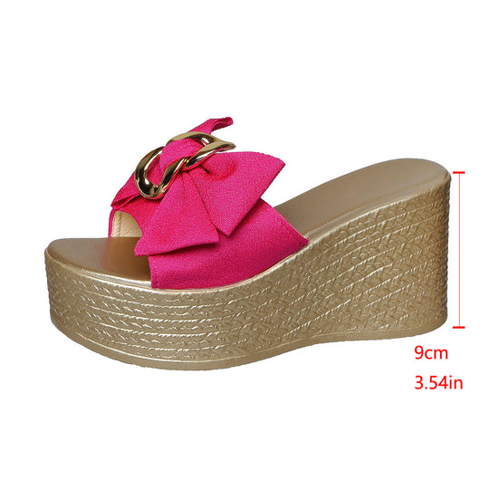 Damen Wedge-Sandel mit modischem Schleifen-Design und eleganter Kettenapplikation EB