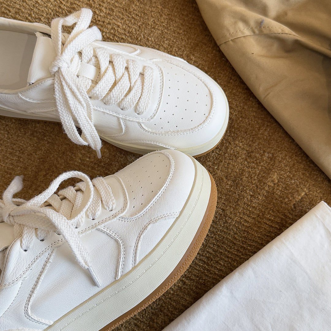 Damen Sneakers im minimalistischen Design mit atmungsaktiver Oberflächenstruktur und dämpfender Sohle EB