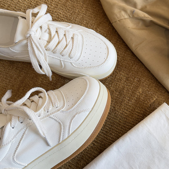 Damen Sneakers im minimalistischen Design mit atmungsaktiver Oberflächenstruktur und dämpfender Sohle EB