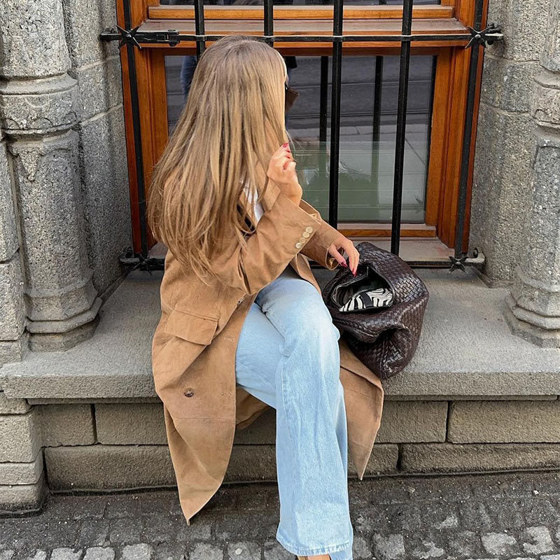 Damen Eleganter Wildleder-Trenchcoat mit doppelt geknöpftem Design EB