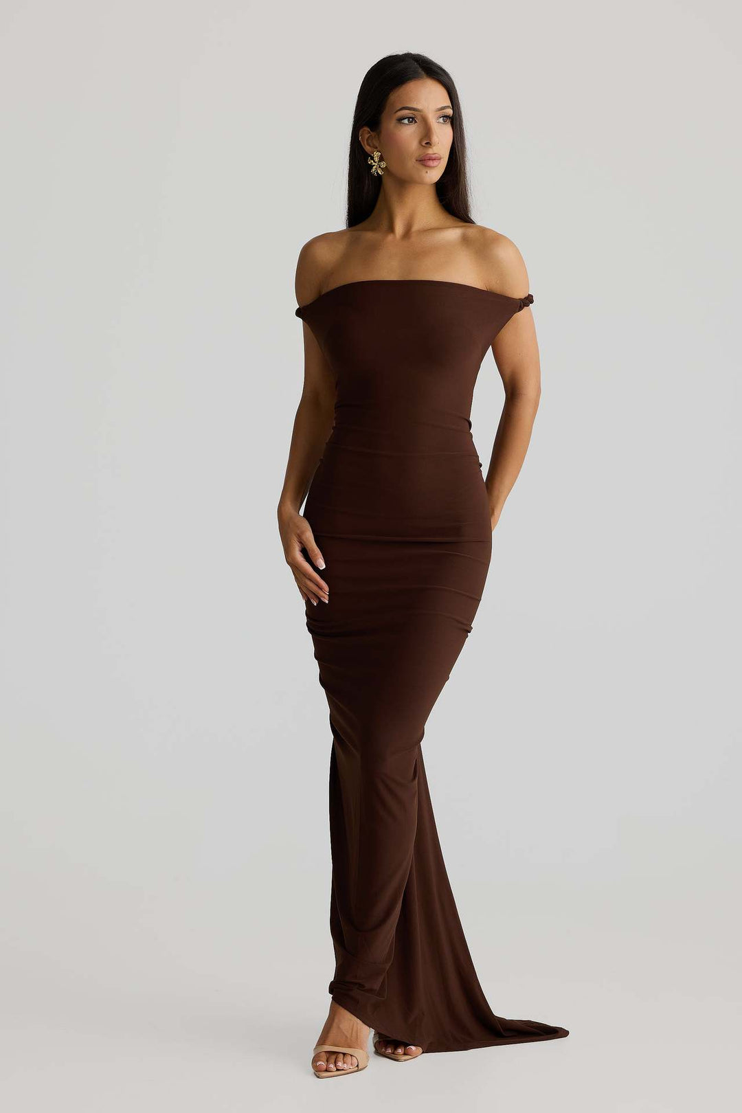 Damen Elegant geschnittenes Abendkleid mit schulterfreiem Design und raffinierten Drapierungen EB