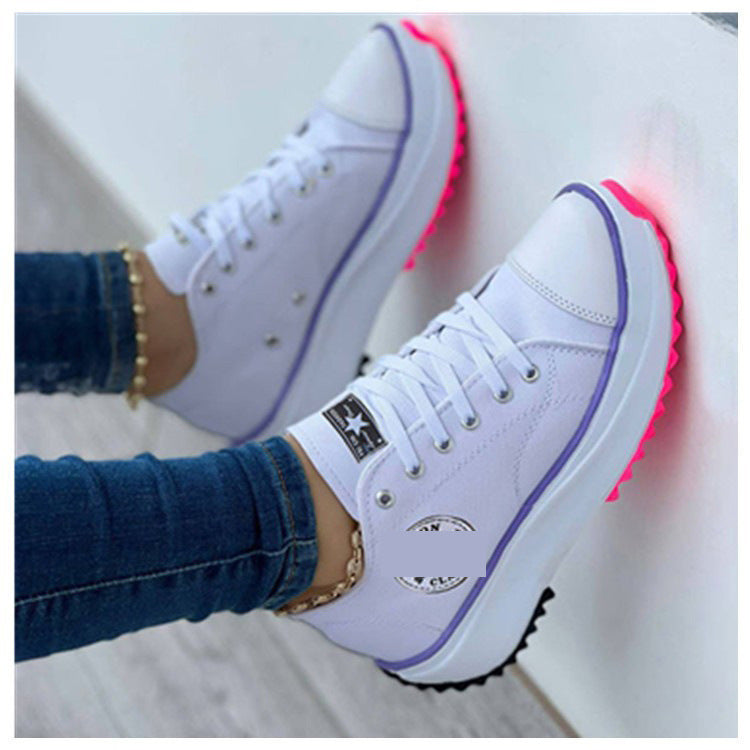 Damen Plateau-Canvas-Sneaker mit profilierter Gummilaufsohle und gepolstertem Komfortfußbett EB