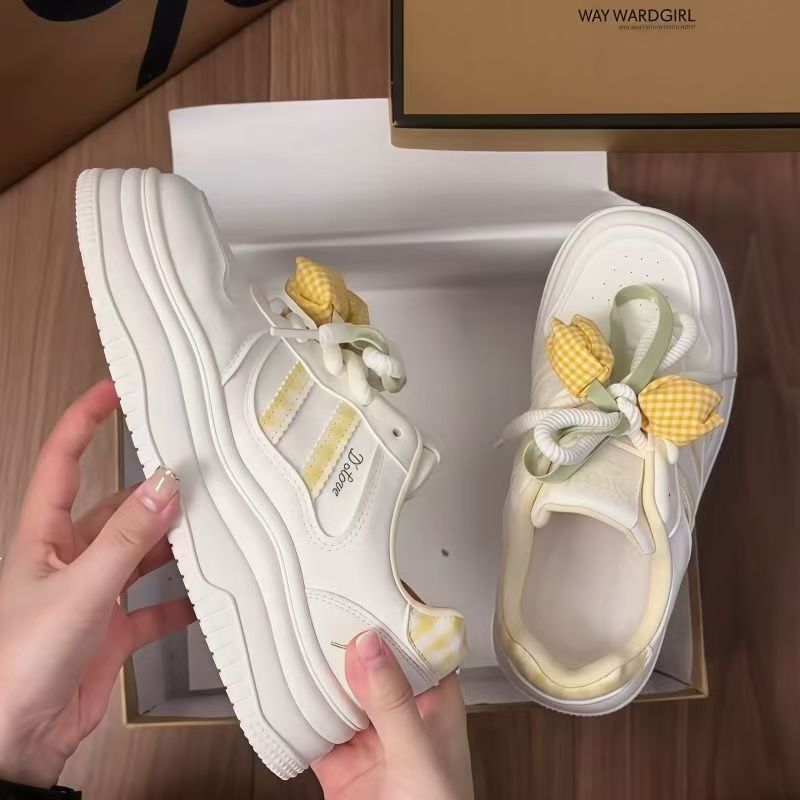 Damen Sneakers mit verspieltem Design und dekorativen Schleifen von EB