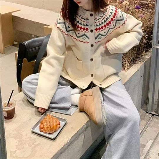 Damen Strickjacke im skandinavischen Stil mit dekorativem Muster und praktischen Taschen EB
