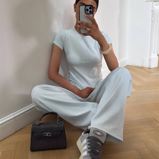 Damen figurnahes Kurzarm-Rippshirt und elastische High-Waist-Loungehose Set Eichborn Berlin