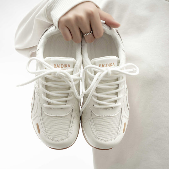 Damen Sportliche Sneaker mit atmungsaktiver Netzstruktur und dämpfender Sohle EB