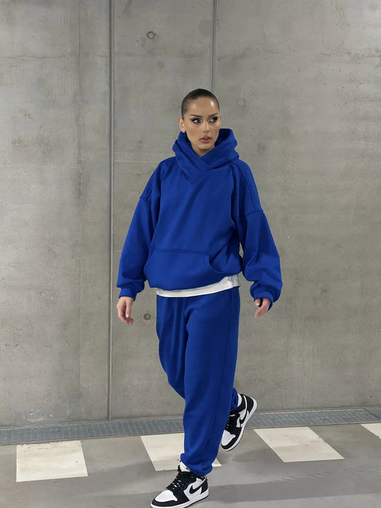 Damen gemütlicher Oversized Hoodie mit intuitivem Kordelzug und passender Jogginghose EB