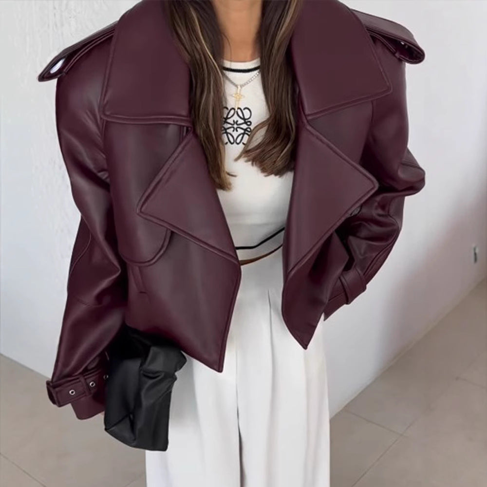 Damen Kunstlederjacke im cropped Stil mit modernen Details und praktischen Taschen EB