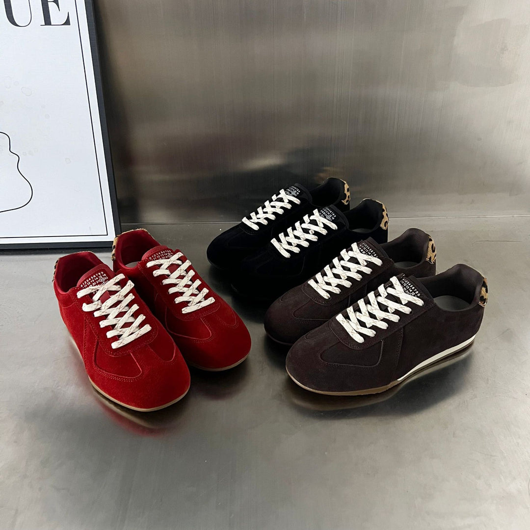 Damen Sportliche Sneakers mit modischem Wildleder-Obermaterial und einzigartigen Akzenten EB