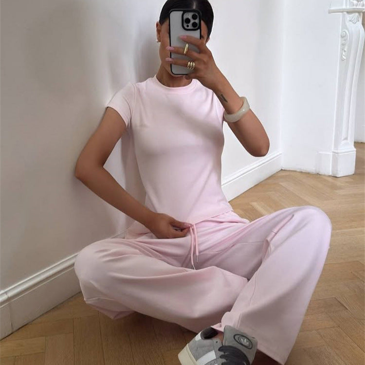 Damen figurnahes Kurzarm-Rippshirt und elastische High-Waist-Loungehose Set Eichborn Berlin