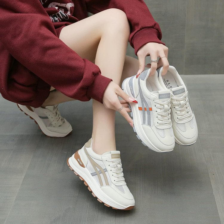 Damen Sportliche Sneakers mit atmungsaktivem Mesh-Obermaterial und dämpfender Sohle EB