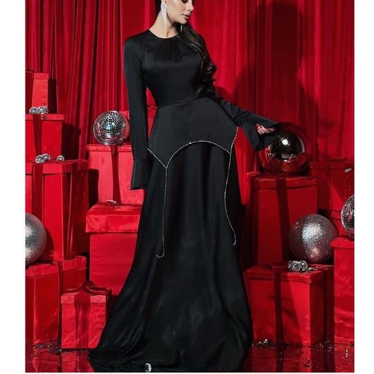 Damen Elegantes Abendkleid mit fließendem Schnitt und hochwertigen Details EB