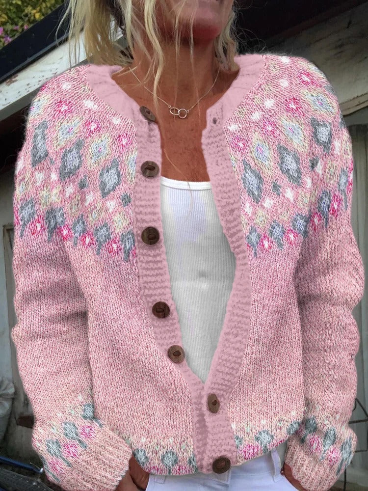 Damen nan gemusterte Strickjacke mit Rundpasse, Holzknöpfen und Eingrifftaschen EB