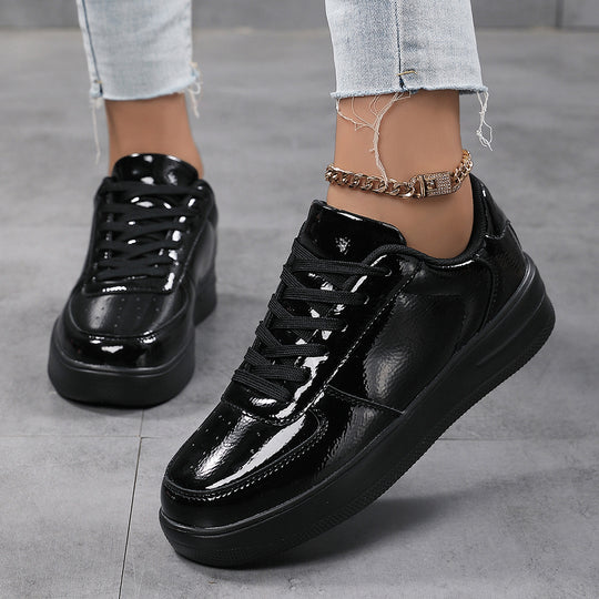 Damen Sportliche Sneakers mit Hochglanz-Oberfläche und rutschfester Sohle EB