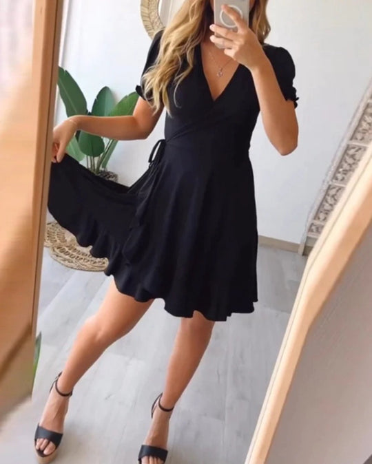Damen Wickelkleid mit voluminösen Ärmeln und frischem Saum Heidi-Mode