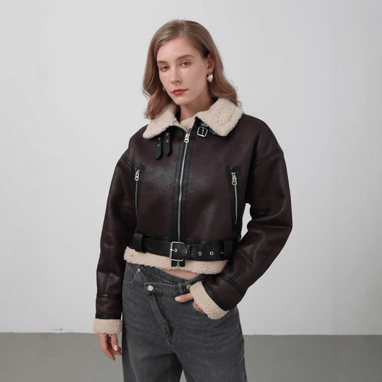 Damen modische Kurzjacke mit Schurwollkragen und Reißverschlusstaschen EB