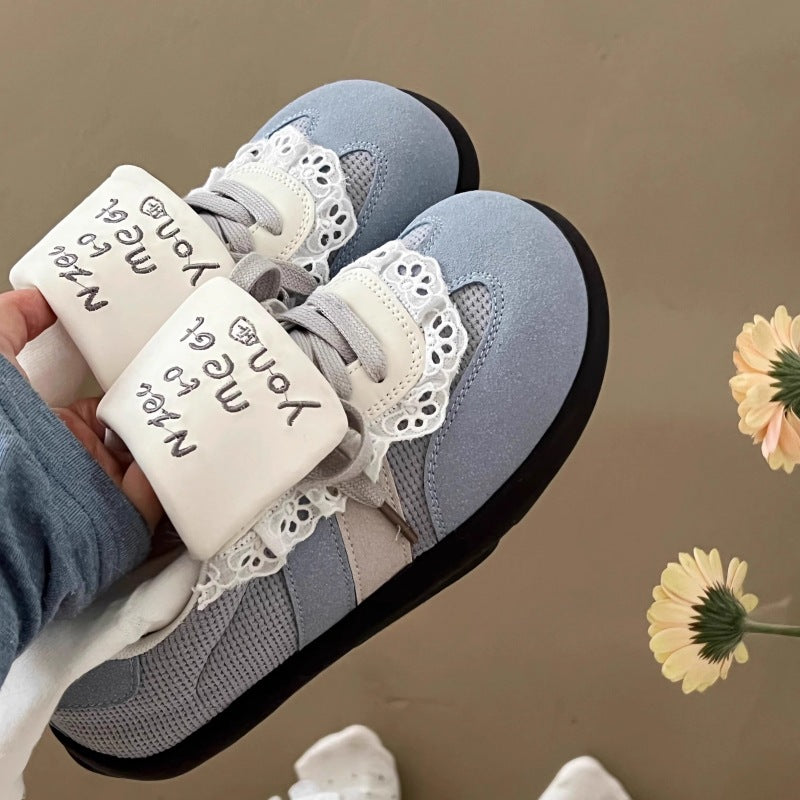 Damen Sneakers mit verspielten Spitzen-Details und weicher Sohle EB