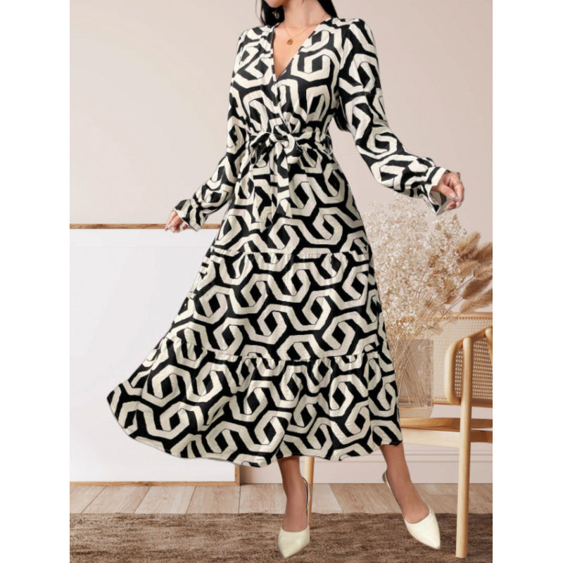 Damen Maxi-Kleid mit modernem geometrischen Druck und taillierbarem Design EB