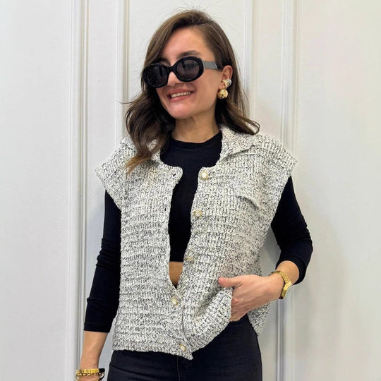Damen ärmellose Jacke mit strukturiertem Stoff und praktischen Knopfdetails EB
