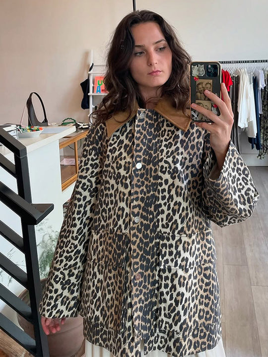 Damen modische Leopardenjacke mit funktionalen Taschen und umschlagbarem Kragen EB