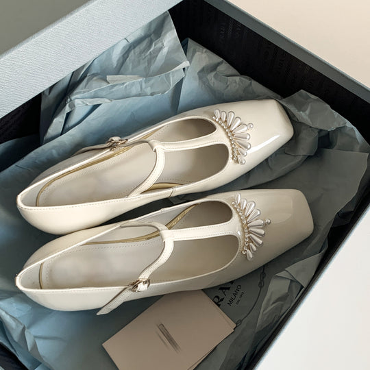 Damen Elegante und stilvolle Ballerinas mit Perlenapplikation EB