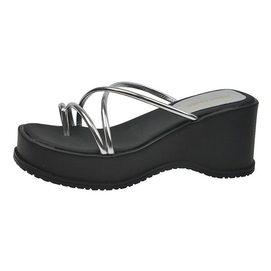 Damen Plateausandalen mit trendigen Riemen EB