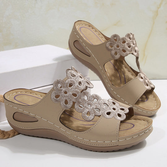 Damen Elegante Plateau-Sandaletten mit floralen Applikationen und atmungsaktiver Sohle EB