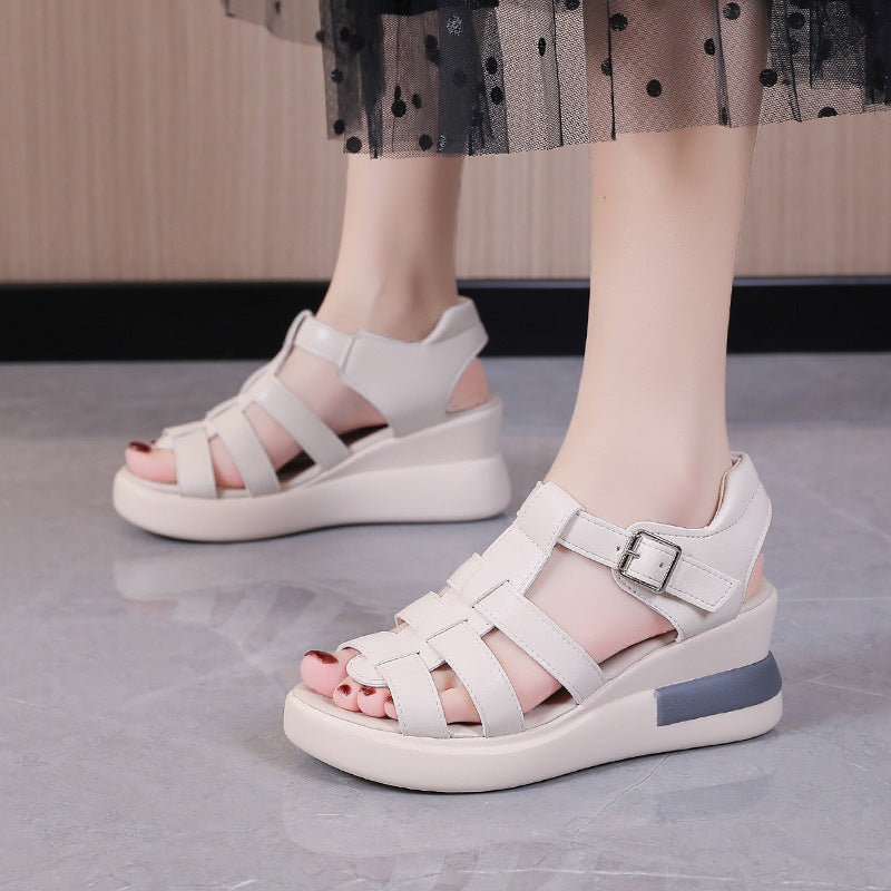 Damen nan luftige Riemchen-Sandalette mit gepolstertem Komfortfußbett und dezenter Plateauzwischensohle EB