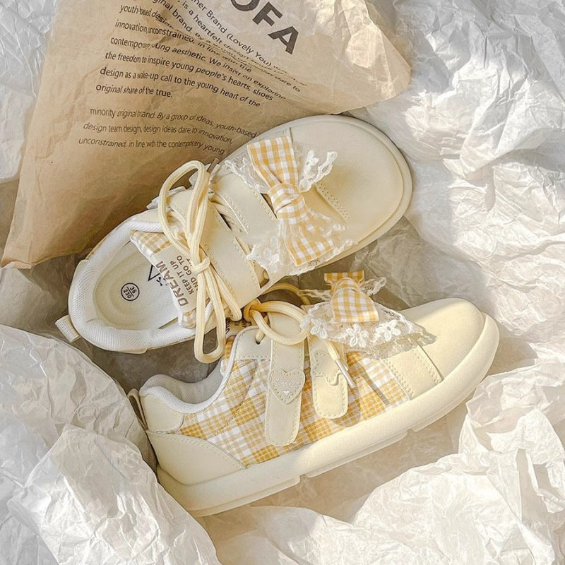 Damen Sportliche Sneakers mit verspielten Schleifendetails und kariertem Design EB