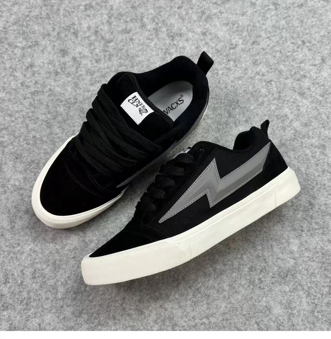 Damen Sportliche Sneaker mit futuristischem Akzent und strapazierfähiger Laufsohle EB