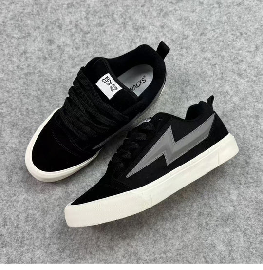 Damen Sportliche Sneaker mit futuristischem Akzent und strapazierfähiger Laufsohle EB