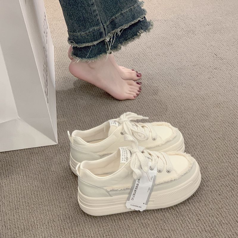 Damen Plateausneaker mit modischen Designelementen und komfortabler Dämpfung EB