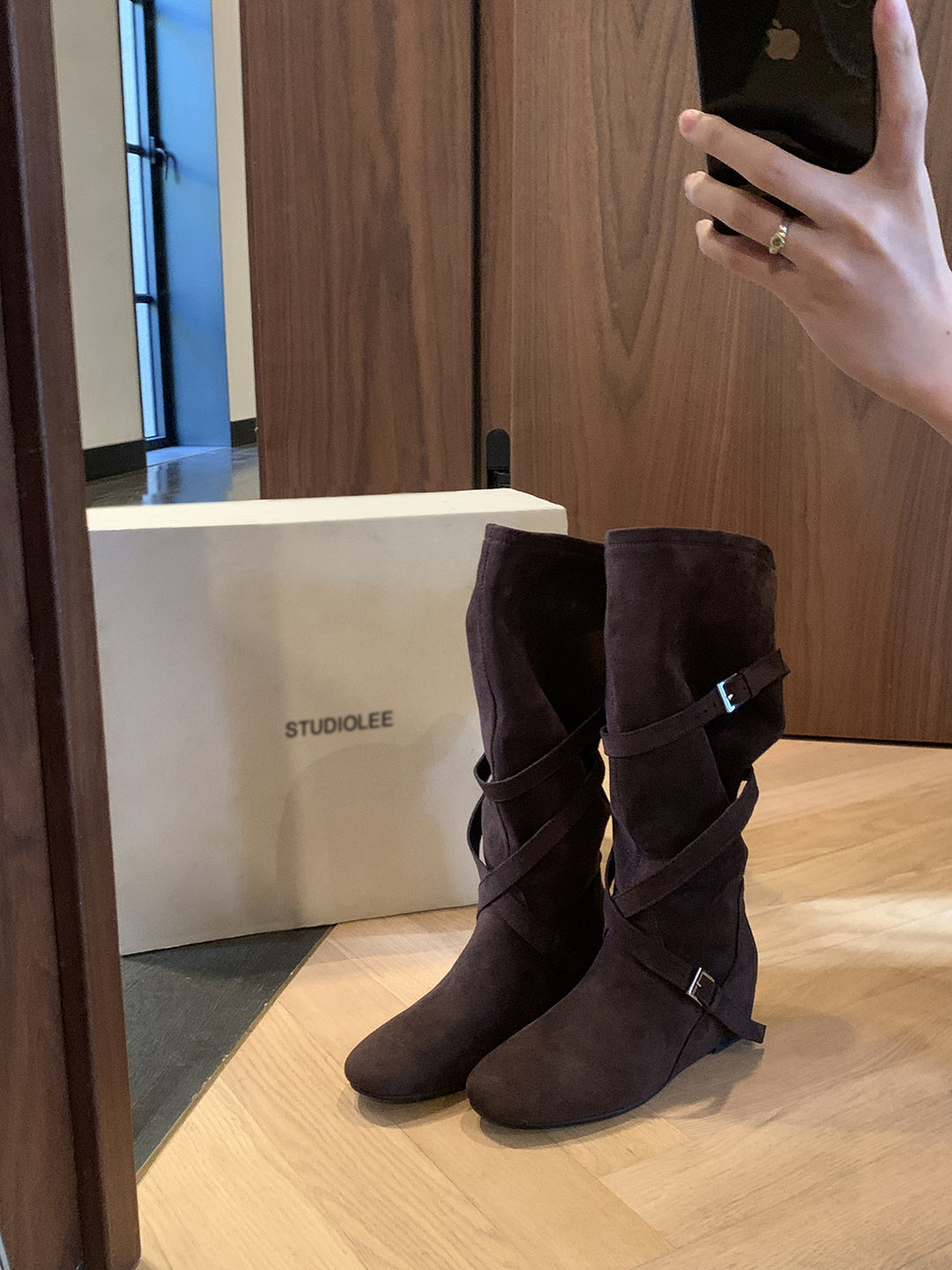 Damen Elegante Stiefel mit verstellbarem Riemen und komfortablem Fußbett EB