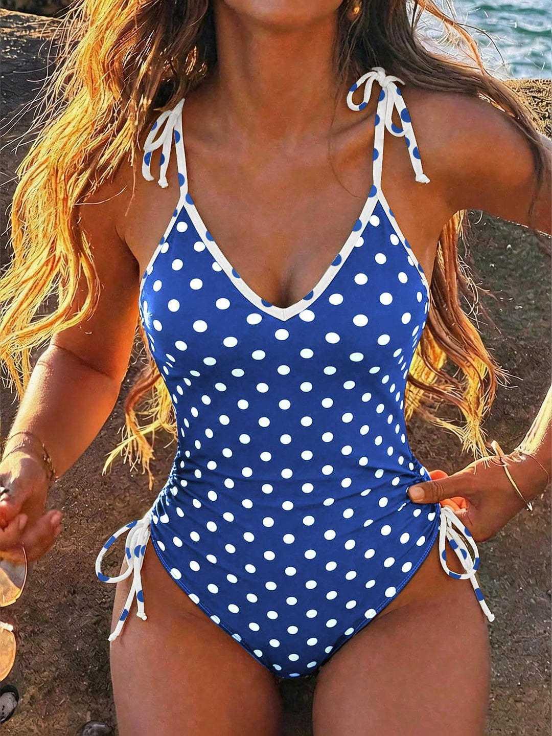 Damen einteiliges Schwimmoutfit mit verspieltem Punkten-Design EB