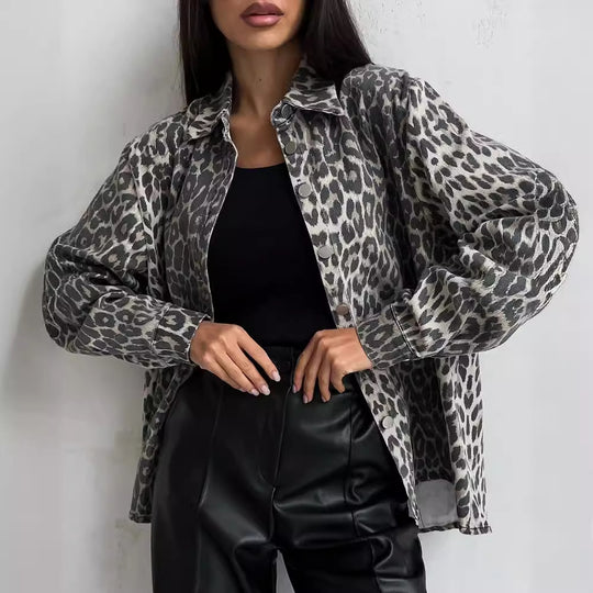 Damen Oversize-Jeansjacke mit Leopardenprint und aufgesetzten Brusttaschen Eichborn Berlin