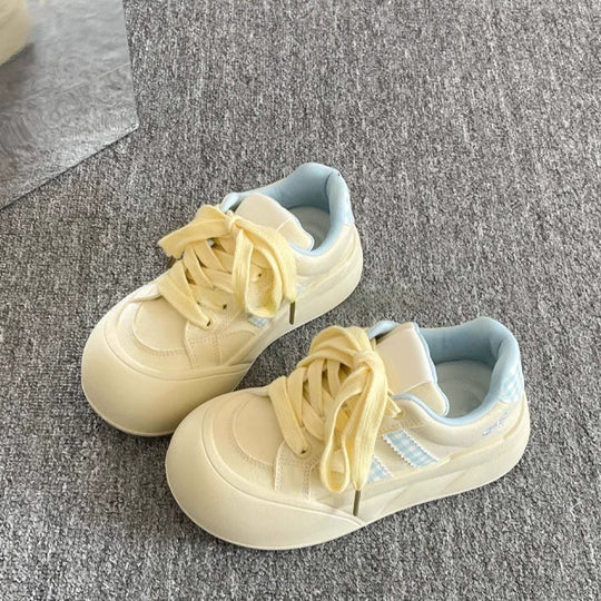 Damen Sportliche Sneakers mit atmungsaktiver Mesh-Oberfläche und innovativem Schnürsystem EB