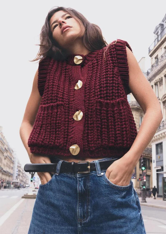 Damen Strickweste mit Knopfdetaillierung und praktischen Taschen EB