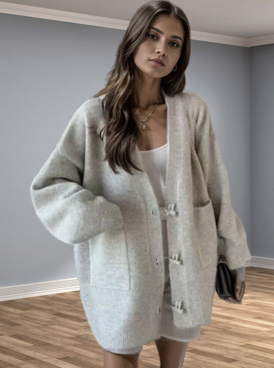 Damen gemütlicher Knitwear Cardigan mit großen Taschen und hochwertigen Knopfdetails EB