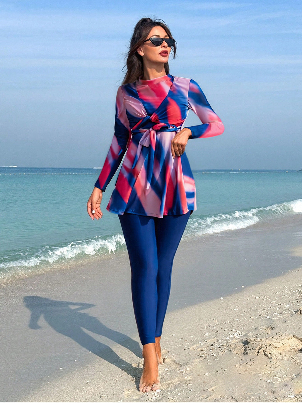 Damen modischer Strandanzug mit langen Ärmeln und femininem Wickeldetail EB