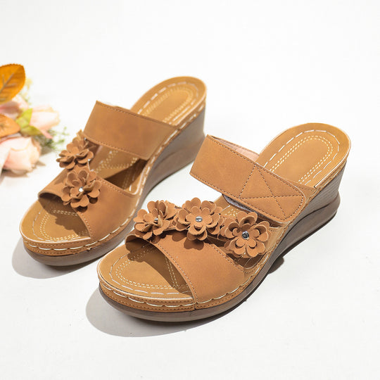 Damen Komfortable Wedge-Sandalen mit floralem Dekor und anatomischem Fußbett EB