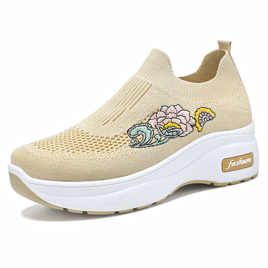 Damen nan elastischer Strick-Slipper mit aufgesticktem Blumenmotiv und stützender Keil-Laufsohle EB