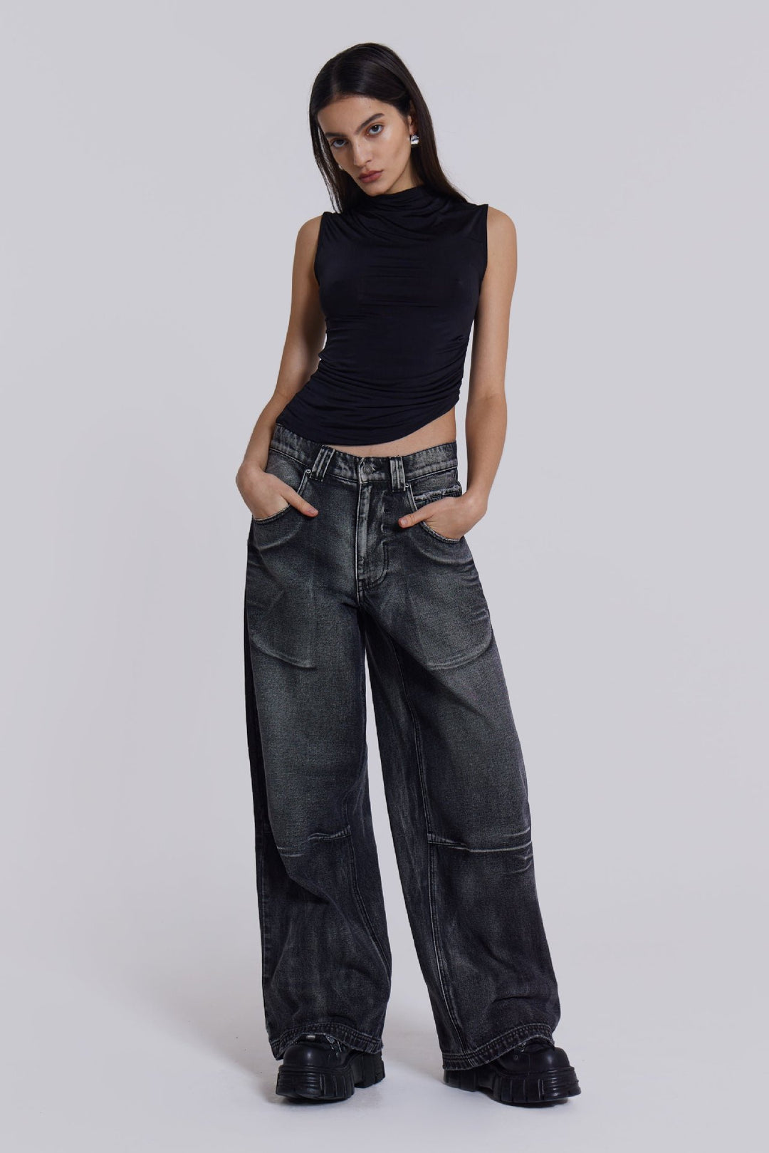 Damen weite Jeans mit kunstvollem Flügel-Design und einzigartigen Details EB