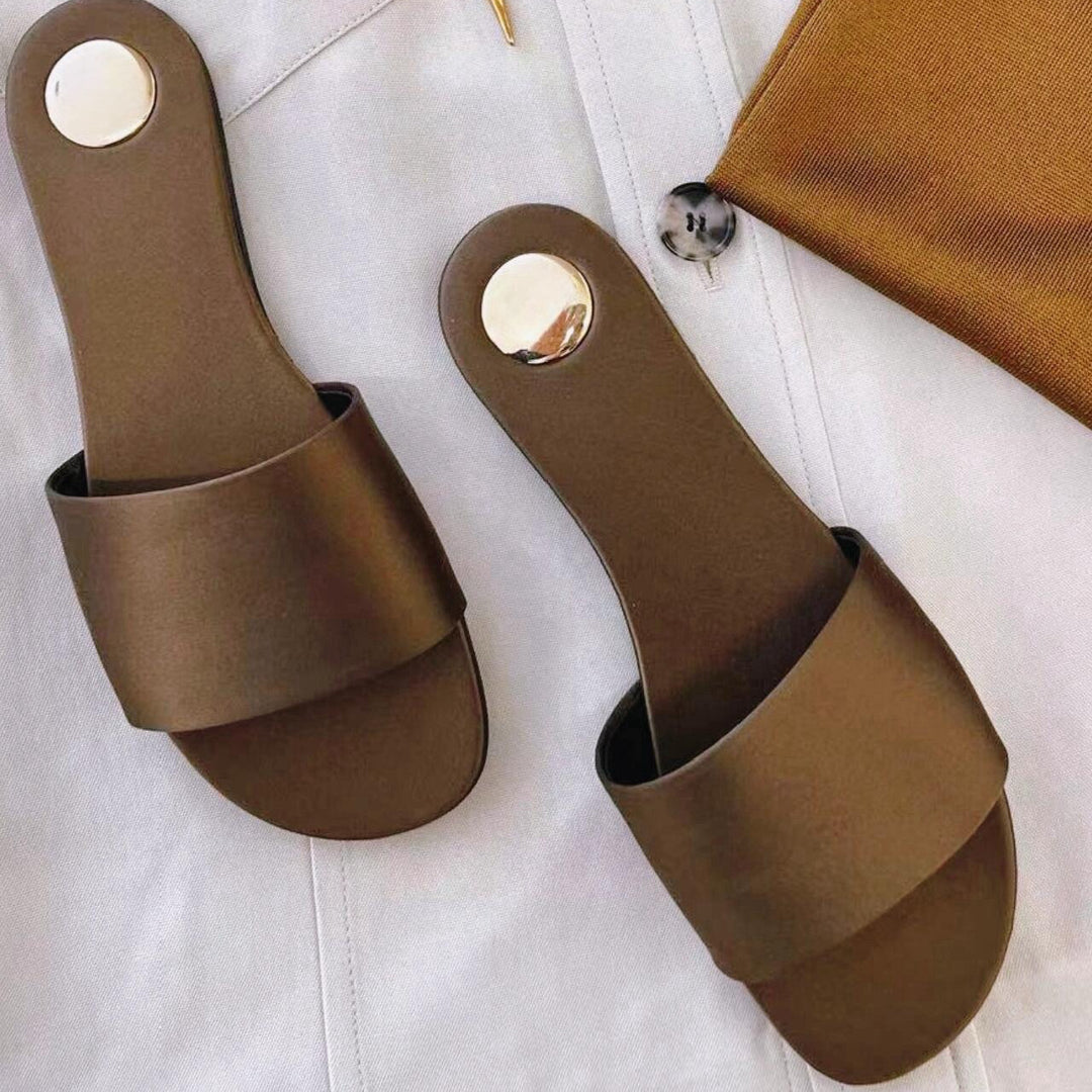 Damen elegante Komfort-Sandalen mit breitem Riemendesign und modischem Metallic-Detail EB