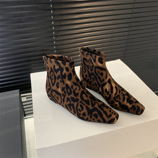 Damen modische Ankle Boots aus feinem Wildleder mit spitzem Schnitt und leichter Keilsohle EB