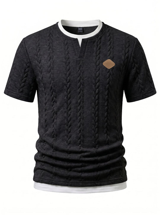 Herren nan texturiertes Kurzarmshirt mit geprägter Zopfstruktur, V‑Einsatz am Rundhals und Lagenlook EB