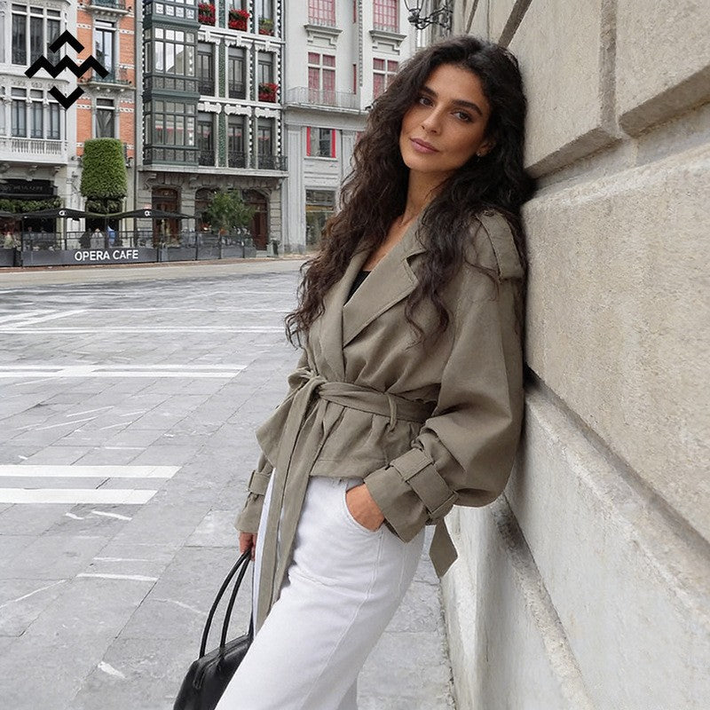 Damen nan gewickelte Cropped-Jacke mit oversized Raglanärmeln und breitem Bindegürtel EB