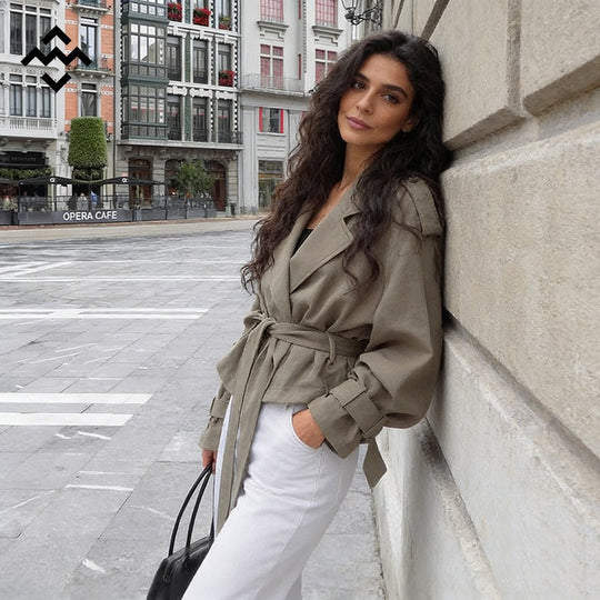 Damen nan gewickelte Cropped-Jacke mit oversized Raglanärmeln und breitem Bindegürtel EB