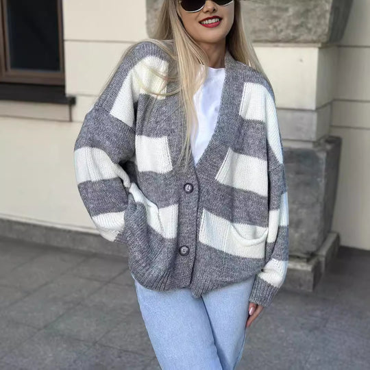 Damen kuschelige Strickjacke mit auffälligem Streifenmuster und praktischen Taschen EB