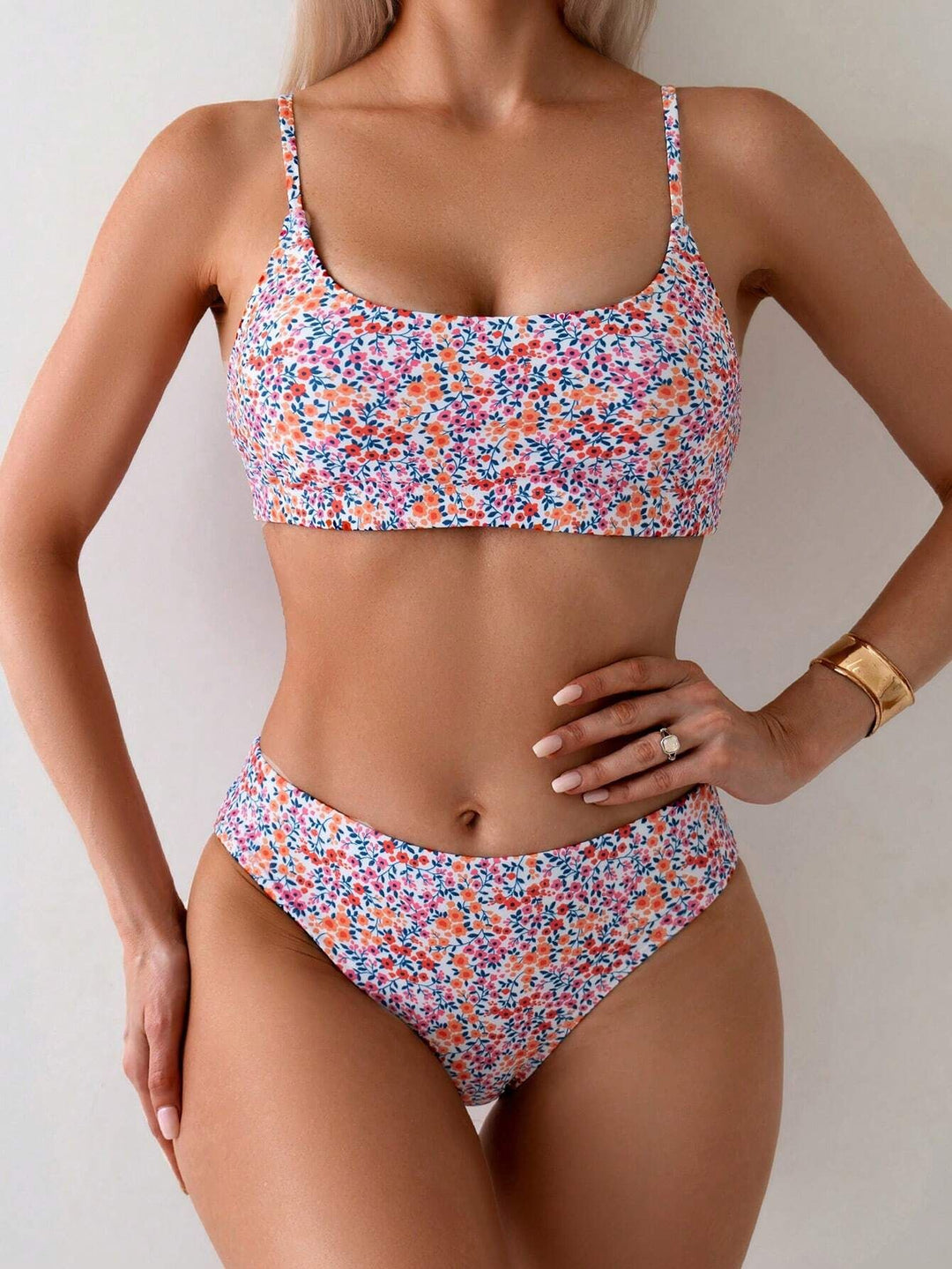 Damen hochgeschnittener Bikini mit floralen Mustern EB